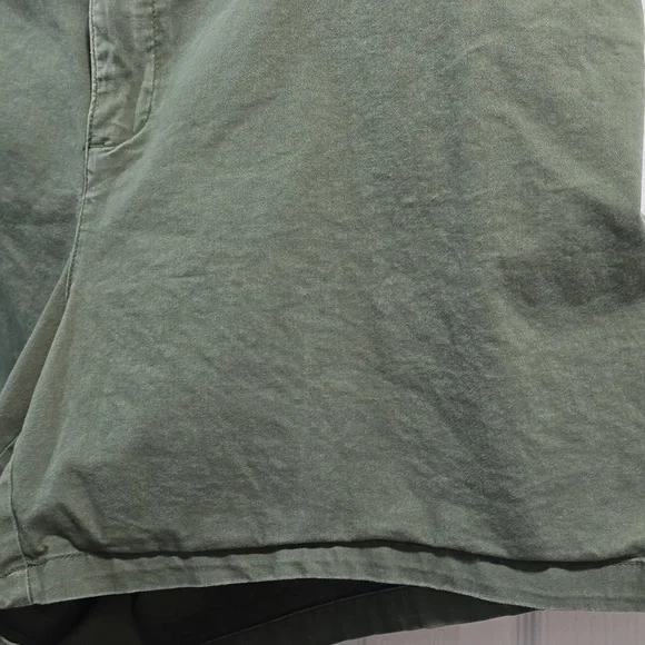 Old Navy Green Bermuda Shorts Classic Cotton Twill - Picture 5 of 11